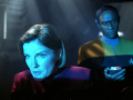 Janeway erinnert Tuvok an die Gefährlichkeit des Omega-Moleküls.jpg