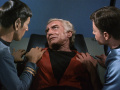 Simon van Gelder sagt Spock und McCoy, dass Adams Kirk töten wolle.jpg
