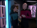 Troi und Picard planen Lores Kontrolle über Data zu beenden.jpg