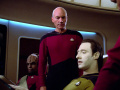 Data berichtet Picard von den Ferengi.jpg