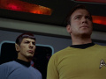 Commodore Bob Wesley grüßt Kirk als Captain Dunsel.jpg