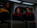 Janeway hört das Ultimatum von Verin.jpg