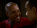 Sisko erklärt Jake, dass der Roman sein Werk sei, egal was Onaya gemacht habe.jpg