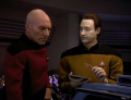 Data vermutet, dass Picard sich ebenfalls zurückverwandeln wird.jpg