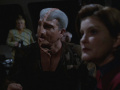 Janeway verhandelt mit Bosaal.jpg