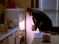 Benny holt Milch aus Kühlschrank.jpg
