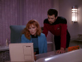 Dr. Crusher informiert Riker über den Attentäter.jpg