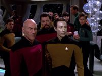 Picard Riker und Data reagieren auf Ros und La Forges Rückkehr 2368.jpg