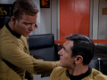 Kirk weist Stiles wegen seiner Verdächtigung Spocks zurecht.jpg