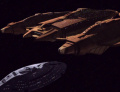 Vidiianisches Kaperschiff bereitet die Enterung der Voyager vor.jpg
