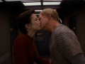 Kira und Odo küssen sich.jpg