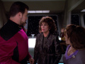 Lwaxana Troi macht Riker Vorwürfe.jpg