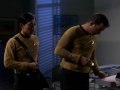 Kirk und Sulu suchen in der Air Force Basis nach den Bändern.jpg