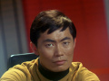 Sulu versucht die Enterprise vom Schleppschiff zu lösen.jpg
