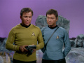 Kirk schickt ein Team los, um den Planeten zu erkunden.jpg