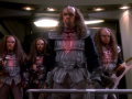 Klingonen beamen an Bord.jpg