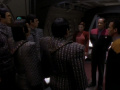 Sisko und Kira begrüßen romulanische Gäste.jpg