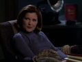 Janeway rät Seven auf ihre Instinkte zu vertrauen.jpg