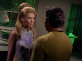 Deela fordert Kirk auf, sich mit der Situation abzufinden.jpg