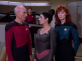 Troi erklärt Picard Bedeutung der Entführung.jpg