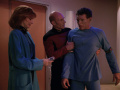 Picard stützt John Doe.jpg