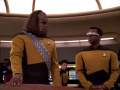 Worf und La Forge wundern sich über den verjüngten Picard.jpg