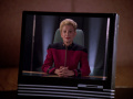 Admiral Hayes informiert Picard über Angriffe der Cardassianer.jpg