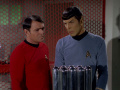 Spock und Scott erwägen die Enterprise zu sprengen.jpg