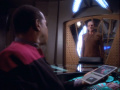 Odo fragt Sisko um Rat, wie er mit Lwaxana umgehen soll.jpg