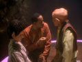 Quark will sich nicht von Sisko herumkommandieren lassen.jpg
