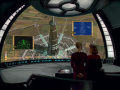 Seven of Nine und Captain Janeway blicken auf das Millenium Gate.jpg