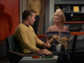 Kirk sagt Lenore Karidian, dass er ihre Truppe mitnimmt.jpg