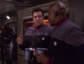 Ross und Sisko feiern mit den Klingonen.jpg