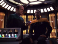Der Doktor untersucht Tuvok wegen eines Konzentrationsdefizits.jpg