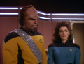 Troi und Worf bekommen den Auftrag Kwans Selbstmord zu untersuchen.jpg