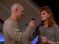 Picard und Crusher sprechen sich aus.jpg
