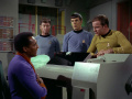 Daystrom erklärt Kirk, dass sein Computer menschliche Besatzungen überflüssig machen wird.jpg