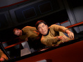 Sulu fliegt die Enterprise durch die Zeit.jpg