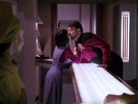 Lal küsst Riker.jpg
