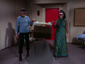 Spock und Miranda Jones bringen Kollos in sein Quartier.jpg