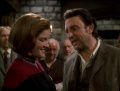 Janeway und Sullivan überzeugen die Hologramme.JPG