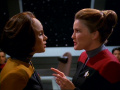 Janeway und Torres gehen auf eine Shuttlemission.jpg