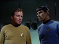 Kirk lässt Spock eine Analyse von Nomad machen.jpg