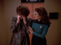 Lwaxana Troi hat Kopfschmerzen.jpg