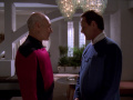 Ves Alkar gesteht Picard, dass er seine negativen Gefühle auf Troi ablädt.jpg
