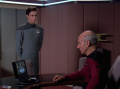 Wesley teilt Picard mit, dass er auf der Enterprise bleiben will.jpg
