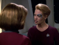 Janeway und Seven streiten über Ichebs Zukunft.jpg