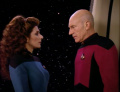 Picard weist Troi an, die Personalakten von Utopia Planitia zu sichten.jpg
