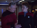 Admiral Janeway versucht seine Tochter zu überzeugen in die Matrix zu gehen.jpg