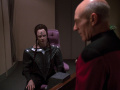 Picard und Ocett verhandeln in der Aussichtslounge.jpg